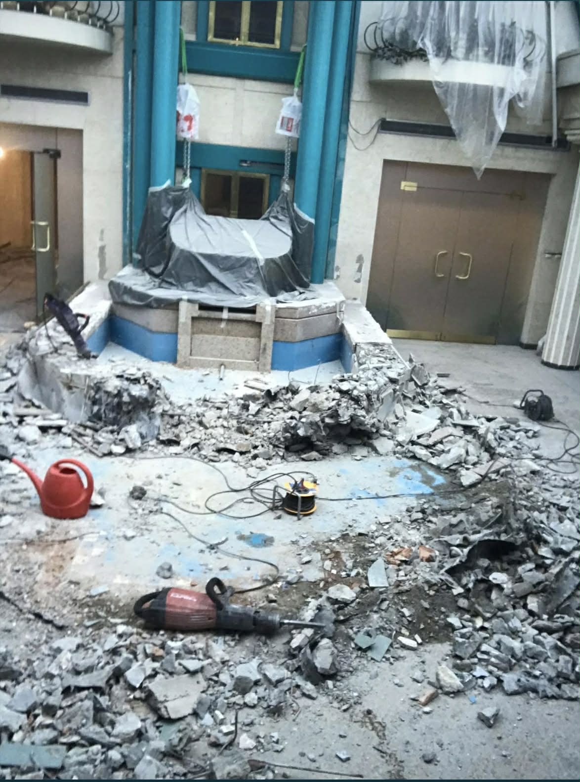 Премахване на преградни стени